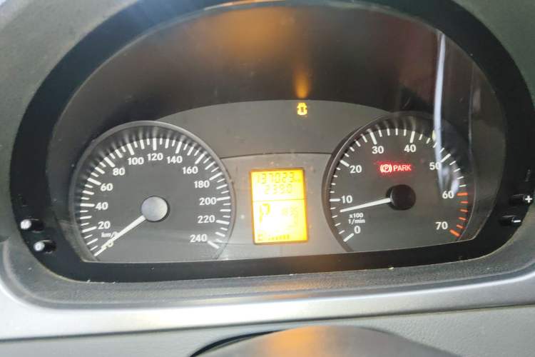 Used Mercedes-Benz Vito 2011 2.5L Elite Edition