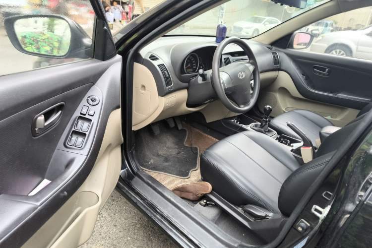 Used Hyundai Celesta 2015 1.6L Manual Comfort Model
