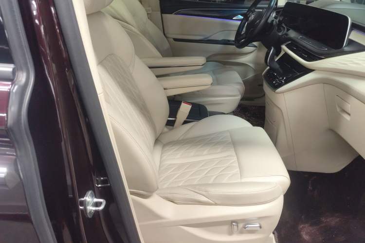 Used Buick GL8 2022 Avenir Aivia Six-Seat Deluxe Edition Right Front Seat