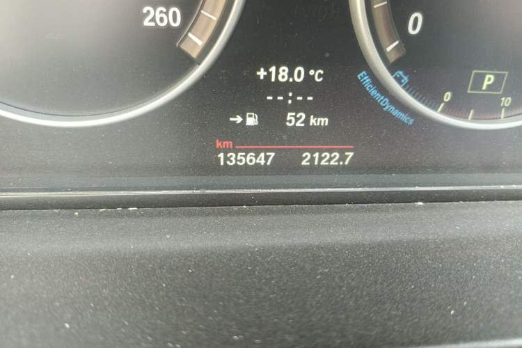 Used BMW 5 Series 2013 525Li Leading Model Odometer Close Up