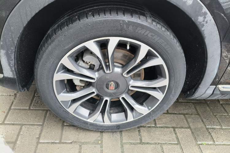 Used Hongqi HS5 2019 2.0T Smart Connect Flagship All-Wheel-Drive Version Left Front Wheel Hub