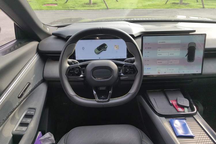 Used Lynk & Co 08 EM-P 2023 120km Long-Range Pro