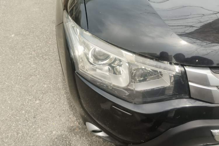 Used Mitsubishi Outlander 2014 2.4L 4x4 Deluxe Value Edition 5 Seats Right Front Headlight