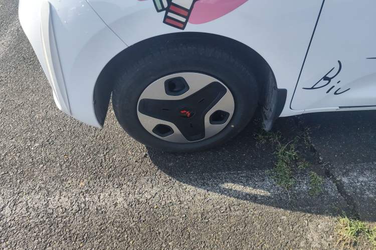 Used Wuling Zhiguang New Energy 2025 Comfort Model Left Front Wheel Hub