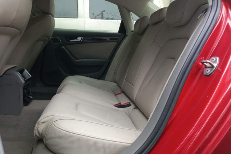 Used Audi A4L 2012 2.0 TFSI automatic Comfort trim level