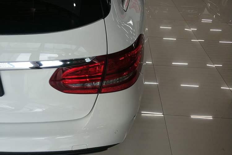 Used Mercedes-Benz C-Class 2018 C 200 Estate Exterior 3