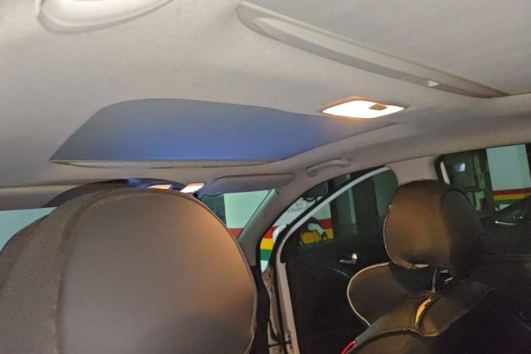 Used Hyundai ix35 2013 2.0L Automatic Two-Wheel Drive Leading GLX China IV Standard Headliner