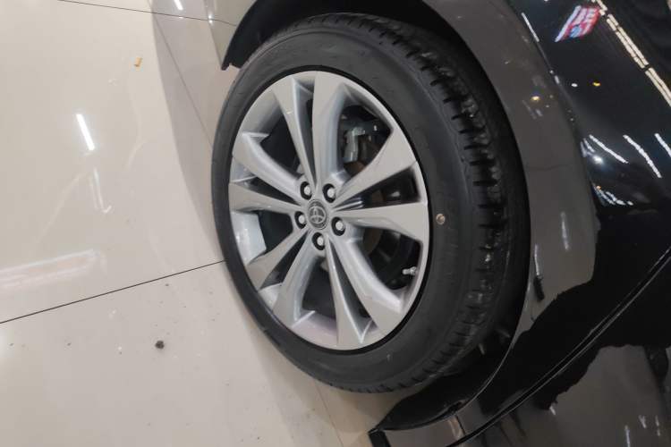 Used Toyota Sienna 2023 2.5L Hybrid Deluxe Edition