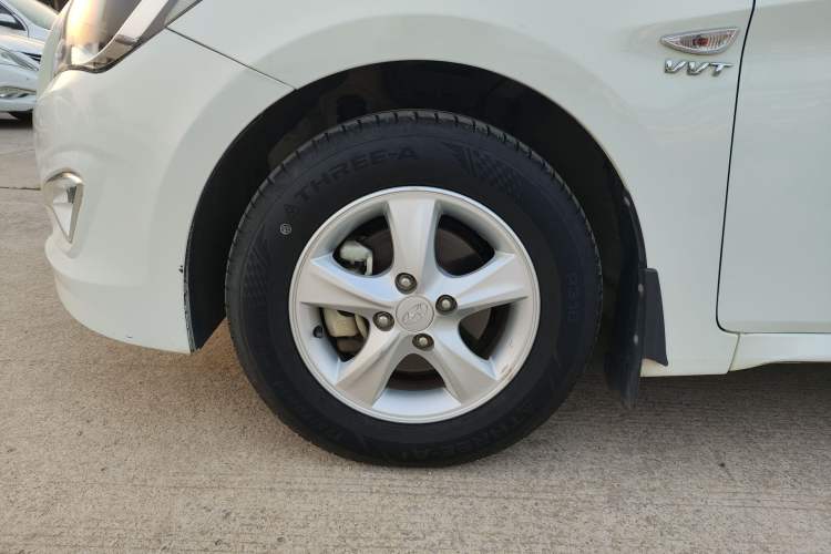 Used Hyundai Verna (older generation) 2014 1.4L Manual Smart GLS Trim Exterior 4