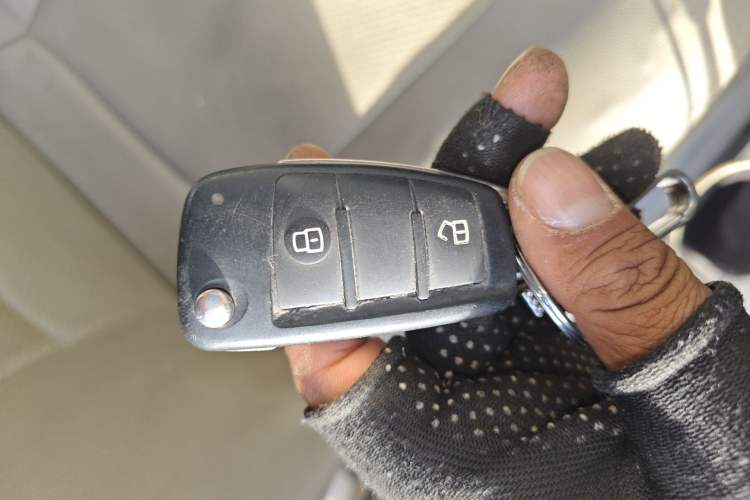 Used JAC Group Refine 2011 2.4L Government Procurement Version Manual Luxury Trim
