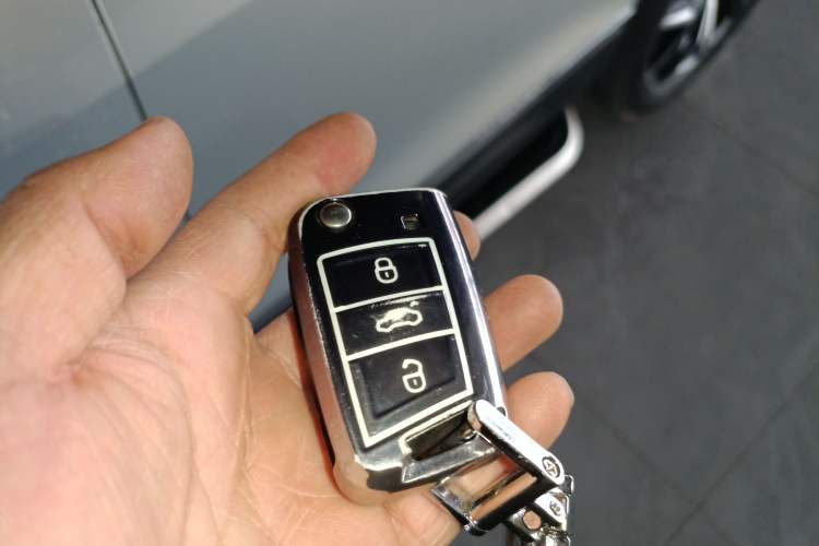 Used Volkswagen Tiguan L 2019 330TSI Automatic Two-Wheel Drive Smart Luxury Version China VI Standard