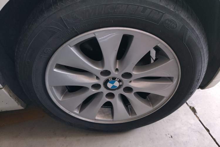 Used BMW 1 Series 2008 120i automatic transmission Right Front Wheel Hub
