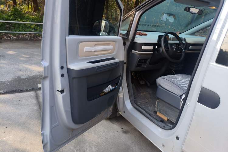 Used SAIC MAXUS Dana V1 2025 V1+ Long Wheelbase High-Roof Multi-Function Version (62 kWh)