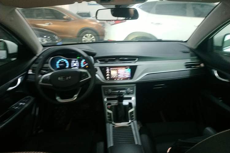 Used Geely Auto Emgrand 2021 UP 1.5L CVT Luxury Model Center Console