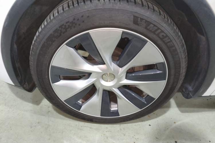 Used Tesla Model Y 2021 Long-Range All-Wheel-Drive Version 3D7