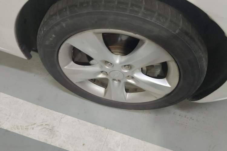 Used Chevrolet Cruze 2013 Hatchback 1.6T Automatic Flagship Model Right Front Wheel Hub