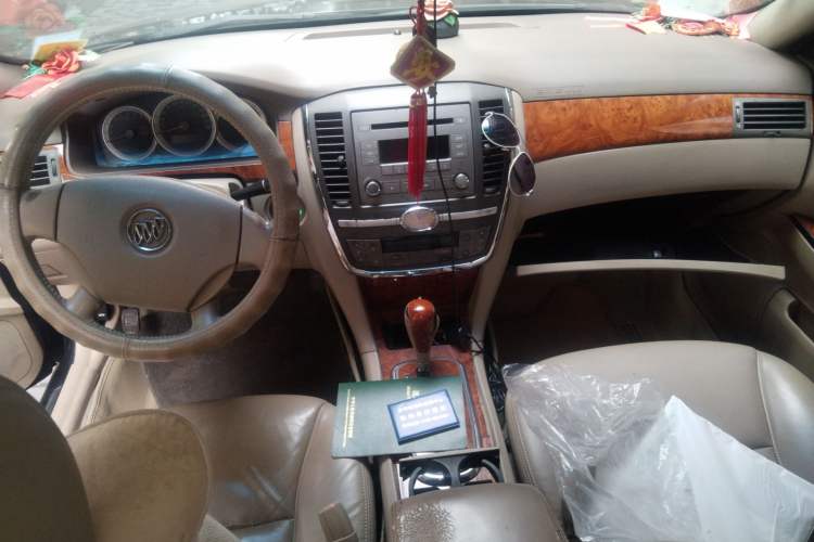 Used Buick LaCrosse 2006 2.4 Luxury Model Center Console