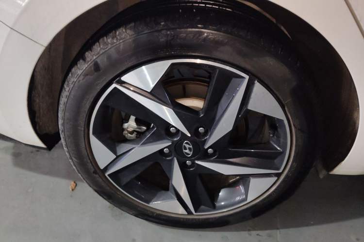 Used Hyundai Elantra 2021 1.5L CVT LUX Prestige Edition Right Rear Wheel Hub