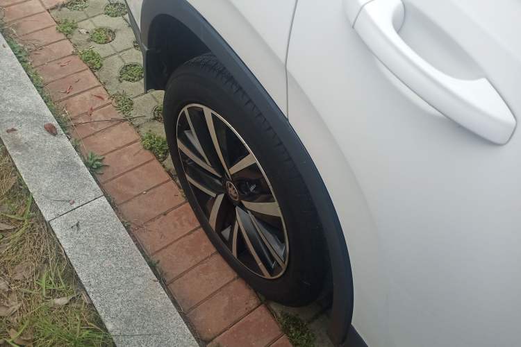 Used Skoda Kamiq 2020 1.5L Automatic Comfort Edition Right Rear Wheel Hub