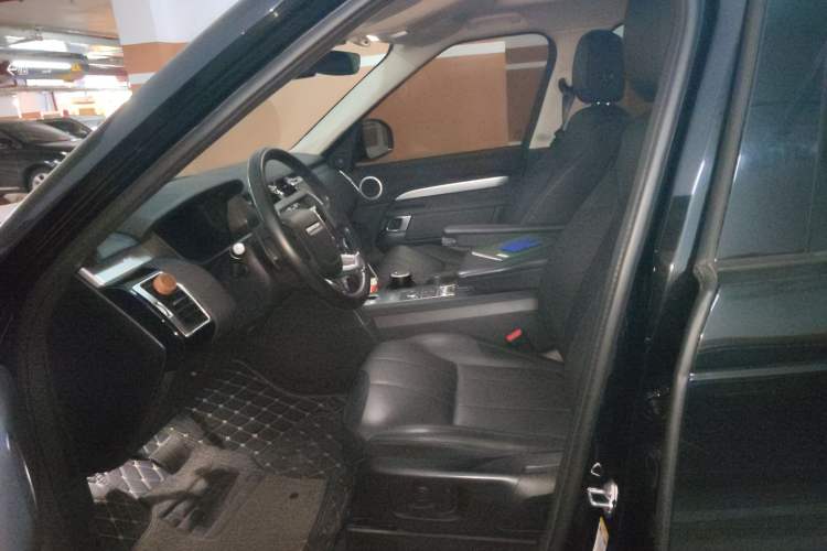 Used Land Rover Discovery 2020 2.0T 30th Anniversary Special Edition Left Front Seat