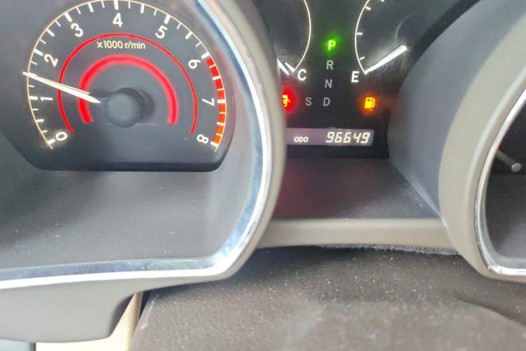 Used Toyota Highlander 2011 2.7L Two-Wheel Drive 5-Seater Elite Edition Odometer Close Up