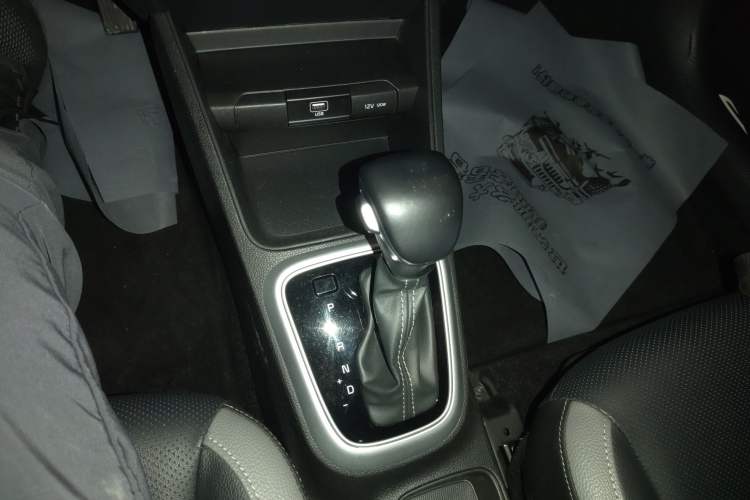 Used Kia kx1 Stonic 2019 1.4L Automatic Sport Edition China VI Gear Lever