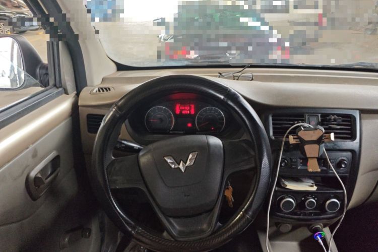Used Wuling Rongguang V 2019 1.5L Practical Model China VI LAR Steering Wheel