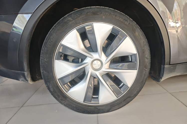 Used Tesla Model Y 2021 Long-Range All-Wheel-Drive Version