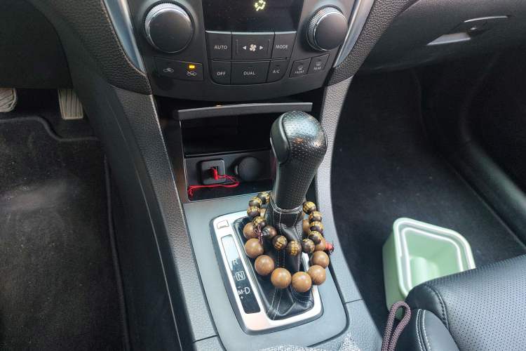 Used Suzuki Kizashi 2011 2.4L Two-Wheel Drive Luxury Navigation Edition
