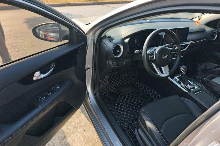 Used Kia K3 2020 1.5L CVT Smart Connect Edition Driver Seat