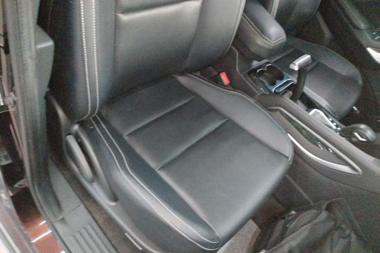 Used JMC Yusheng S350 2016 2.0T Automatic Two-Wheel Drive Gasoline Luxury Edition 5 Seats
