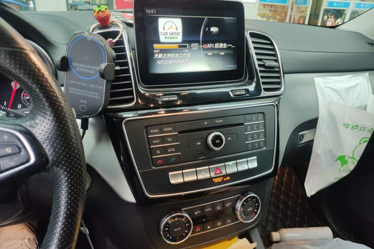 Used Mercedes-Benz GLE Coupe 2017 GLE 320 4MATIC Coupe SUV Audio And AC Panel