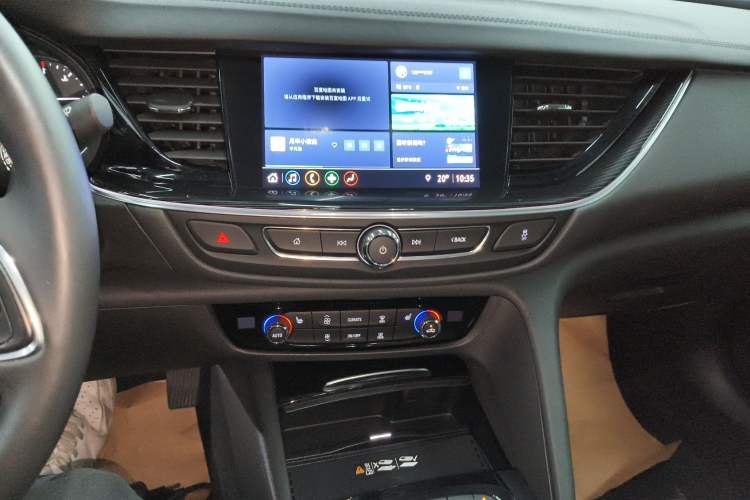 Used Buick Regal 2024 28T Luxury Edition Audio And AC Panel