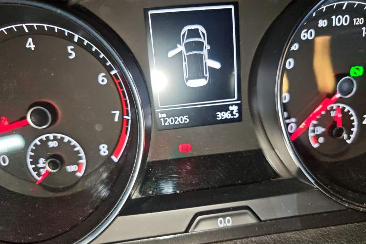 Used Volkswagen Golf 2017 1.6L Automatic Comfort Million-Vehicle Anniversary Edition
