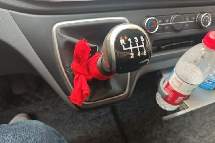 Used SAIC MAXUS Xintu V80 2021 2.0T Manual Classic Aoyuntong 127 PS Mid-axle Mid-roof 6/7/8/9-Seater Gear Lever