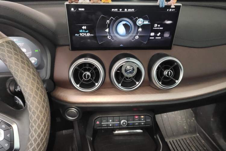 Used Wey VV5 2021 1.5T Two-Wheel Drive Smart Pioneer
