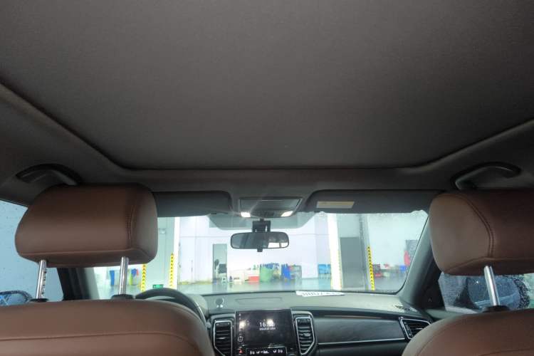 Used Honda UR-V 2020 370TURBO Two-Wheel Drive Luxury Edition Headliner