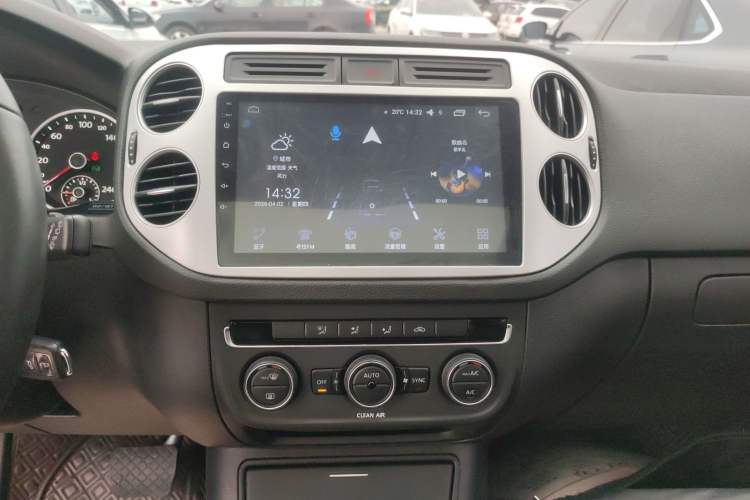 Used Volkswagen Tiguan 2017 300TSI Automatic Two-Wheel Drive Silk Road Comfort Edition Audio And AC Panel