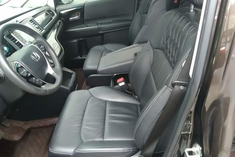 Used Honda Elysion 2019 2.0L Hybrid Supreme Edition Left Front Seat