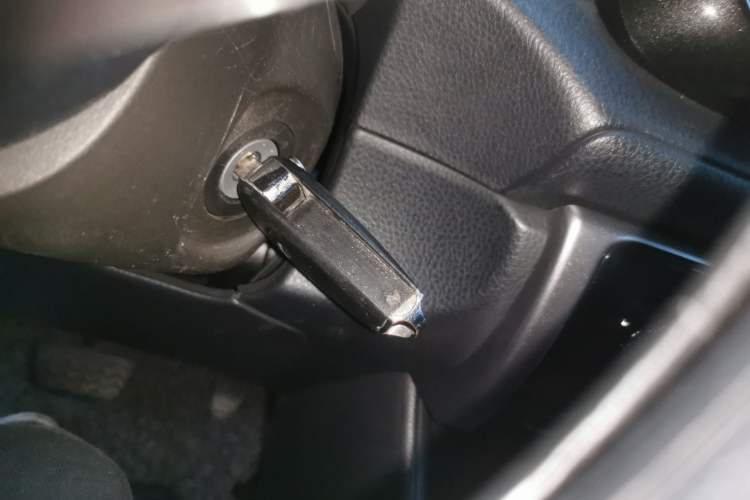 Used Toyota YARiS L Zhi Xuan 2016 Revised Version 1.5G CVT with Dynamic Sunroof Vehicle Key