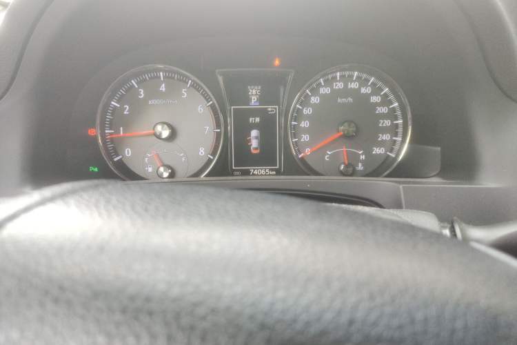 Used Toyota Crown 2015 2.0T Fashion Edition Odometer Close Up