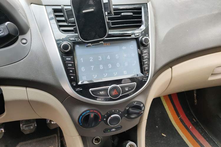 Used Hyundai Verna (older generation) 2010 Sedan 1.4L Manual Standard GL Model
