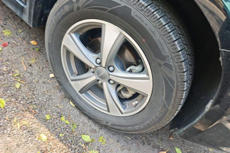 Used Haval H6 2016 Upgraded Model 1.5T Manual Two-Wheel Drive Elite Version Right Front Wheel Hub