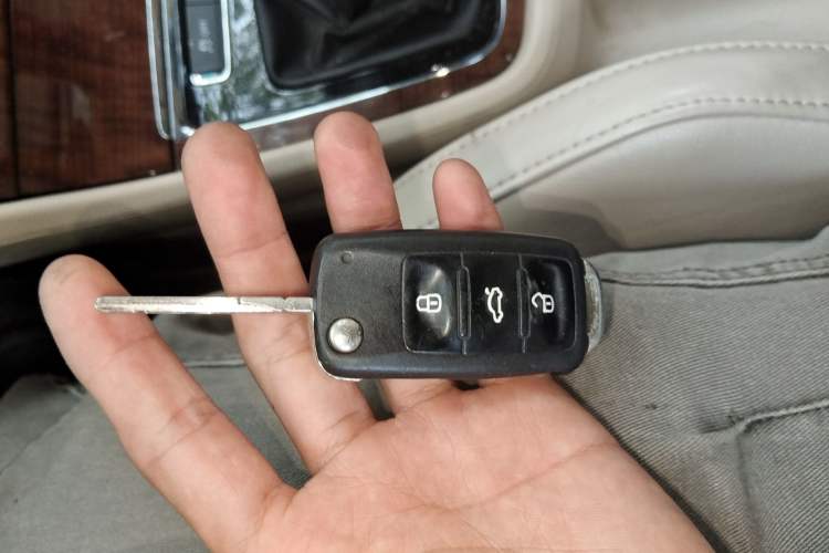 Used Volkswagen Lavida 2013 Restyled Classic 1.6L Manual Comfort Edition Vehicle Key