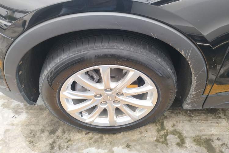 Used Cadillac XT4 2021 28T Two-Wheel Drive Tech Edition Left Front Wheel Hub