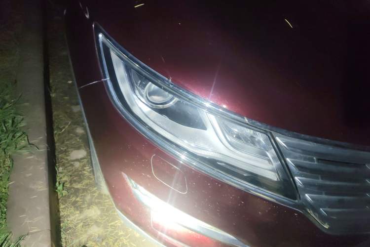 Used Lincoln MKC 2017 2.0T Two-Wheel Drive Deluxe Edition Right Front Headlight