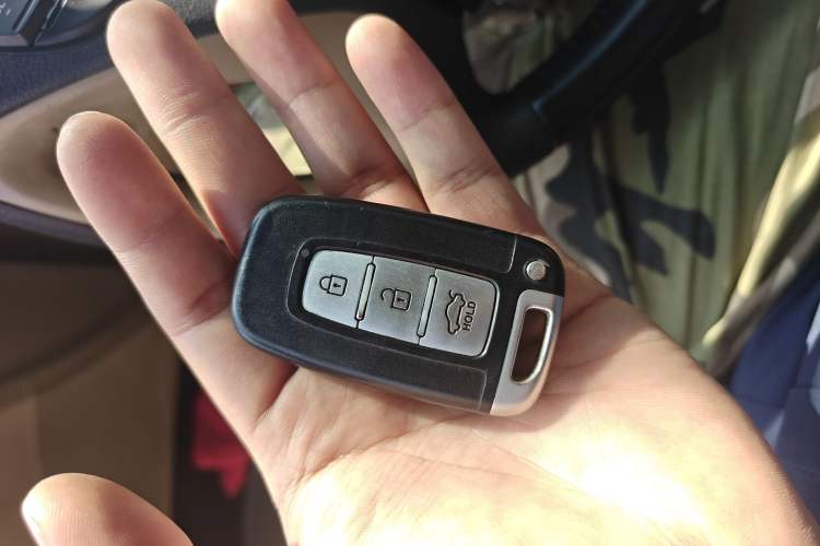 Used Hyundai Sonata 2011 2.0L Automatic Luxury Edition Vehicle Key