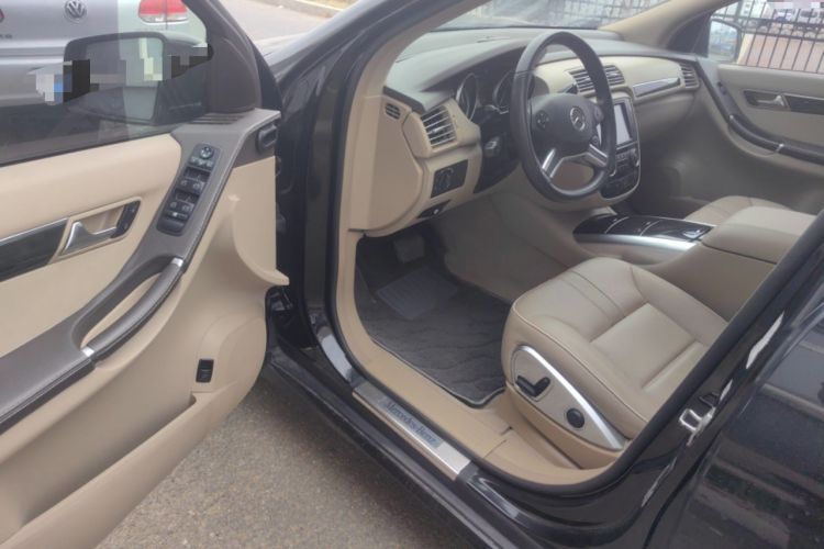 Used Mercedes-Benz R-Class 2017 R 320 4MATIC Luxury Collection Edition Driver Seat