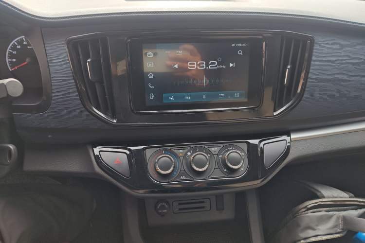 Used FORTHING Lingzhi 2023 M5L 1.6L Base Model 7 Seats