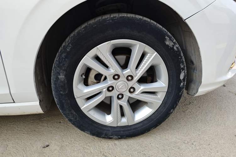 Used CHANGAN Eado 2019 High-Energy Edition 1.6L GDI Manual Pioneer Model China VI Standard Right Front Wheel Hub